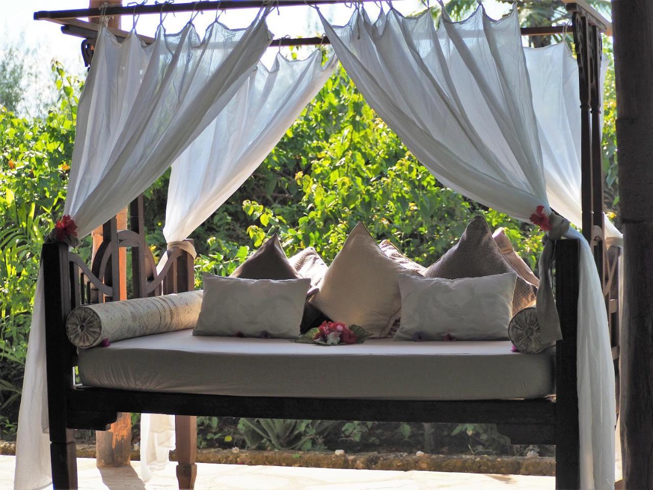 Tikitam Palms Boutique Hotel Pongwe Exterior photo